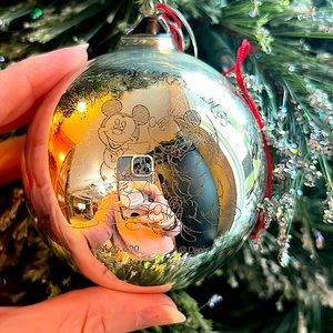 EUC Vintage Seasons Greetings Mickey & Minnie Disney Christmas tree ornament